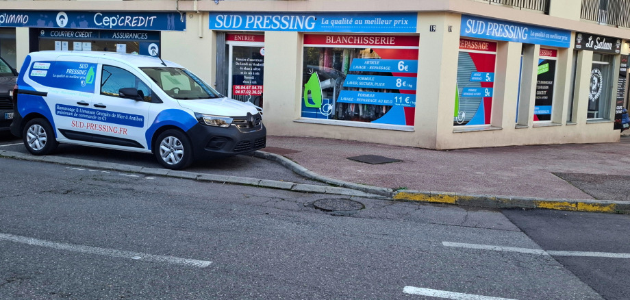 Sud Pressing Cagnes-sur-Mer – façade du magasin et véhicule de livraison pressing